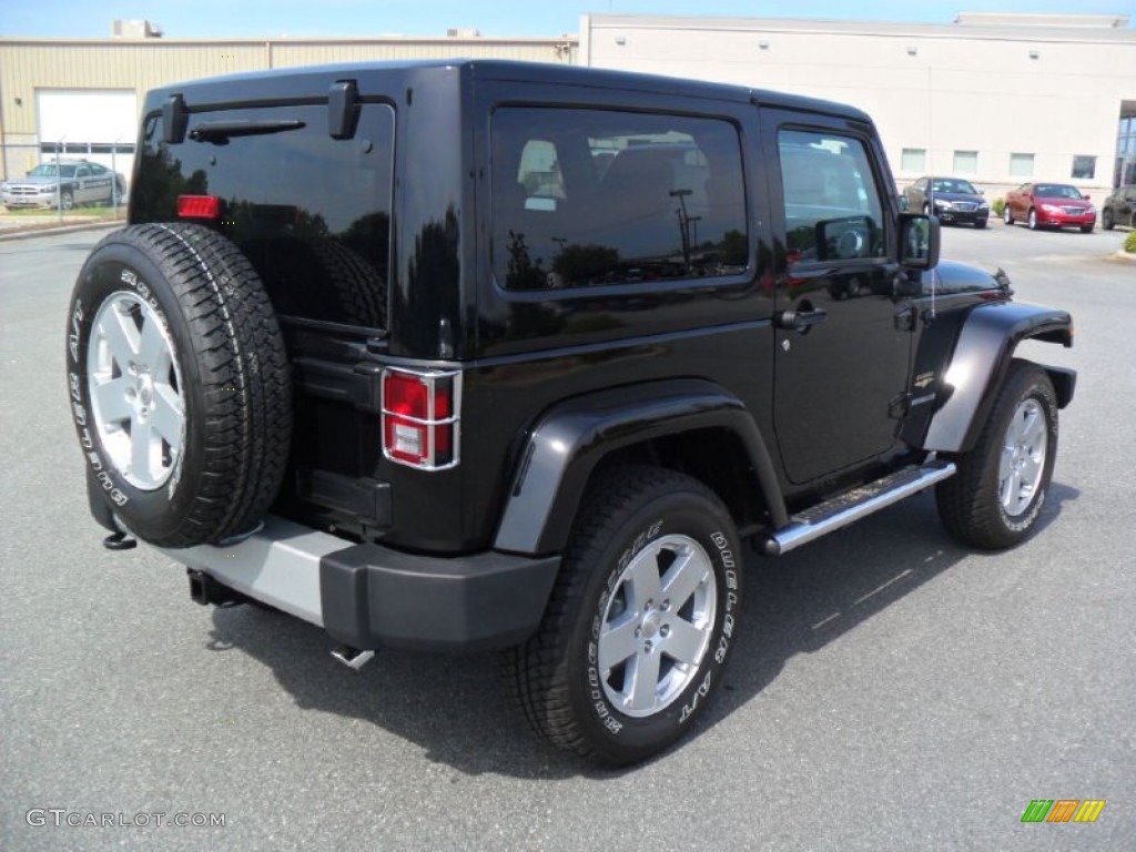 2011 Wrangler Sahara 4x4 - Black / Black photo #5