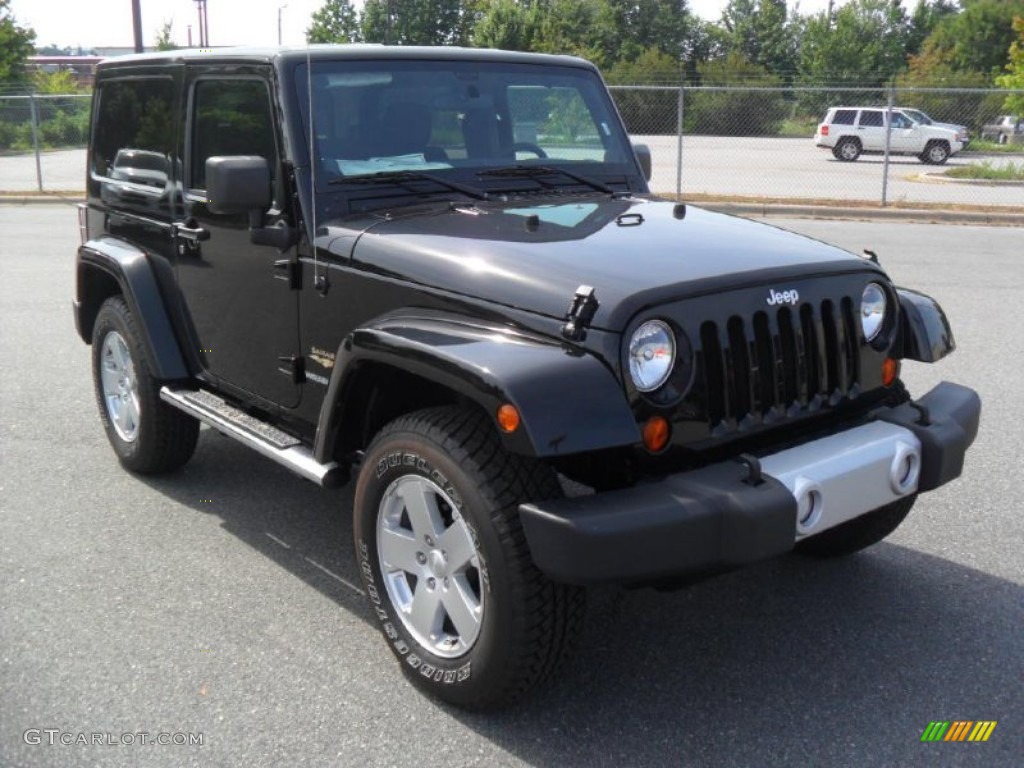 2011 Wrangler Sahara 4x4 - Black / Black photo #6