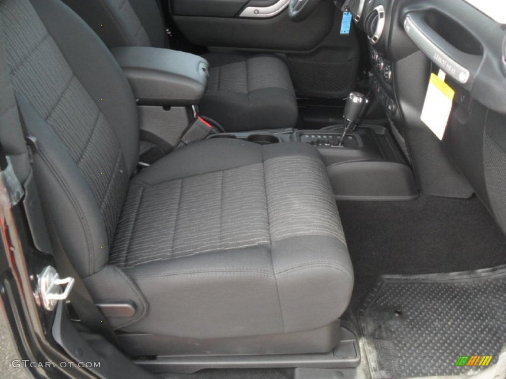 2011 Wrangler Sahara 4x4 - Black / Black photo #20
