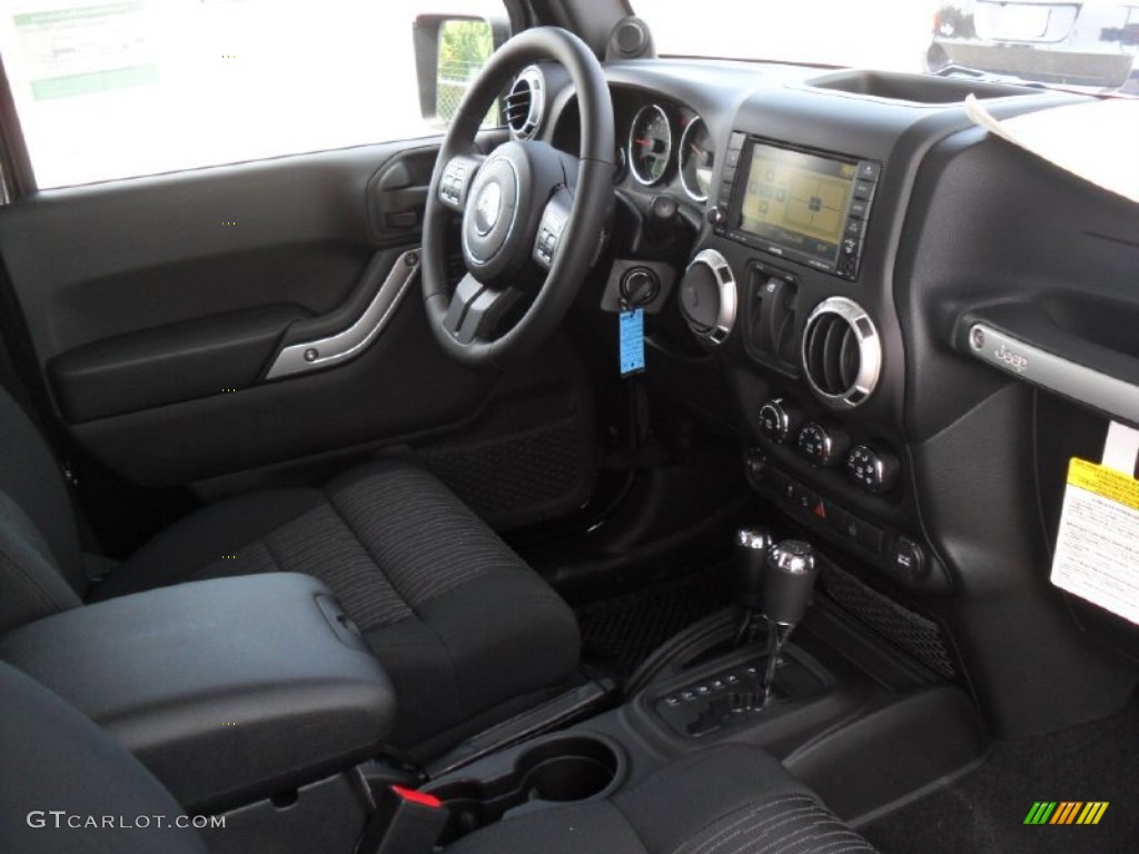 2011 Wrangler Sahara 4x4 - Black / Black photo #21