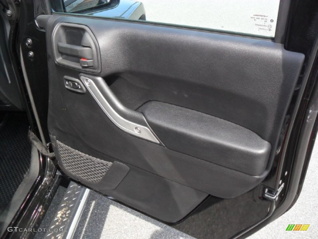 2011 Wrangler Sahara 4x4 - Black / Black photo #22