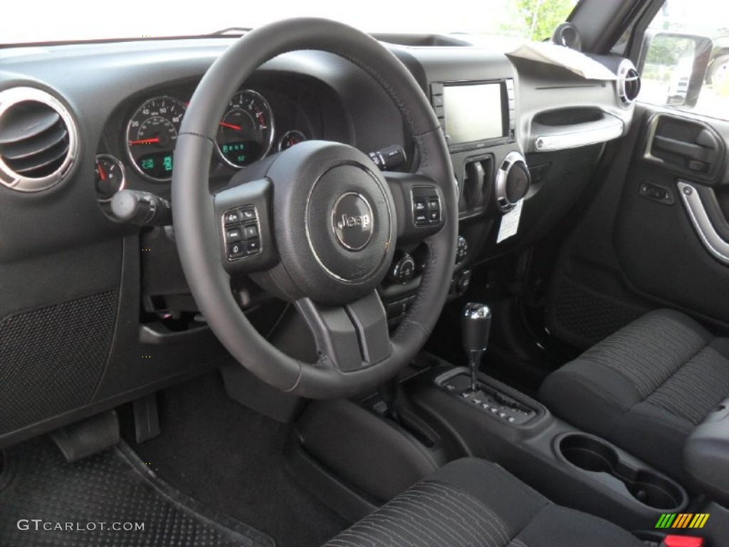 2011 Wrangler Sahara 4x4 - Black / Black photo #26