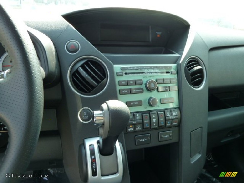 2011 Honda Pilot EX-L 4WD Controls Photo #52474046