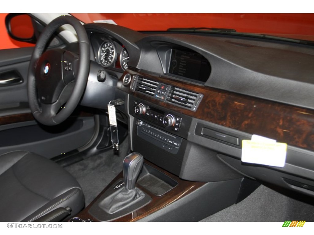 2011 3 Series 328i Sedan - Jet Black / Black Dakota Leather photo #15