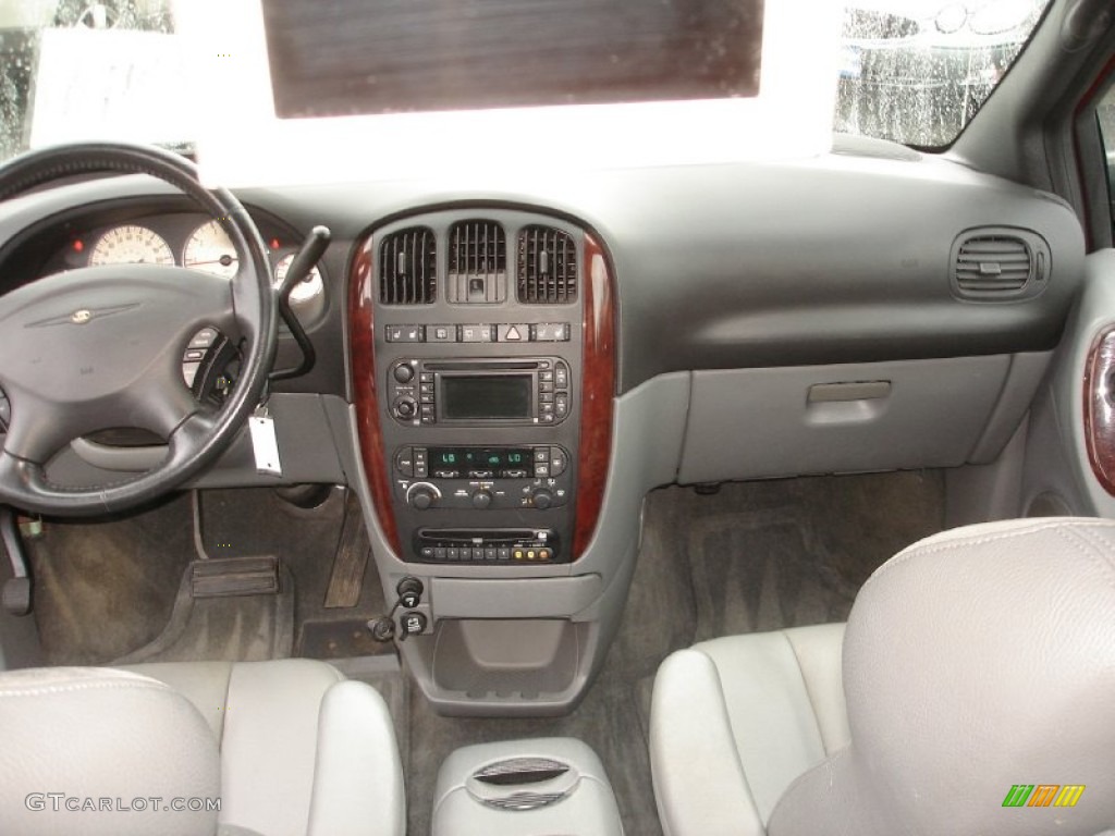 2004 Chrysler Town & Country Limited AWD Dashboard Photos