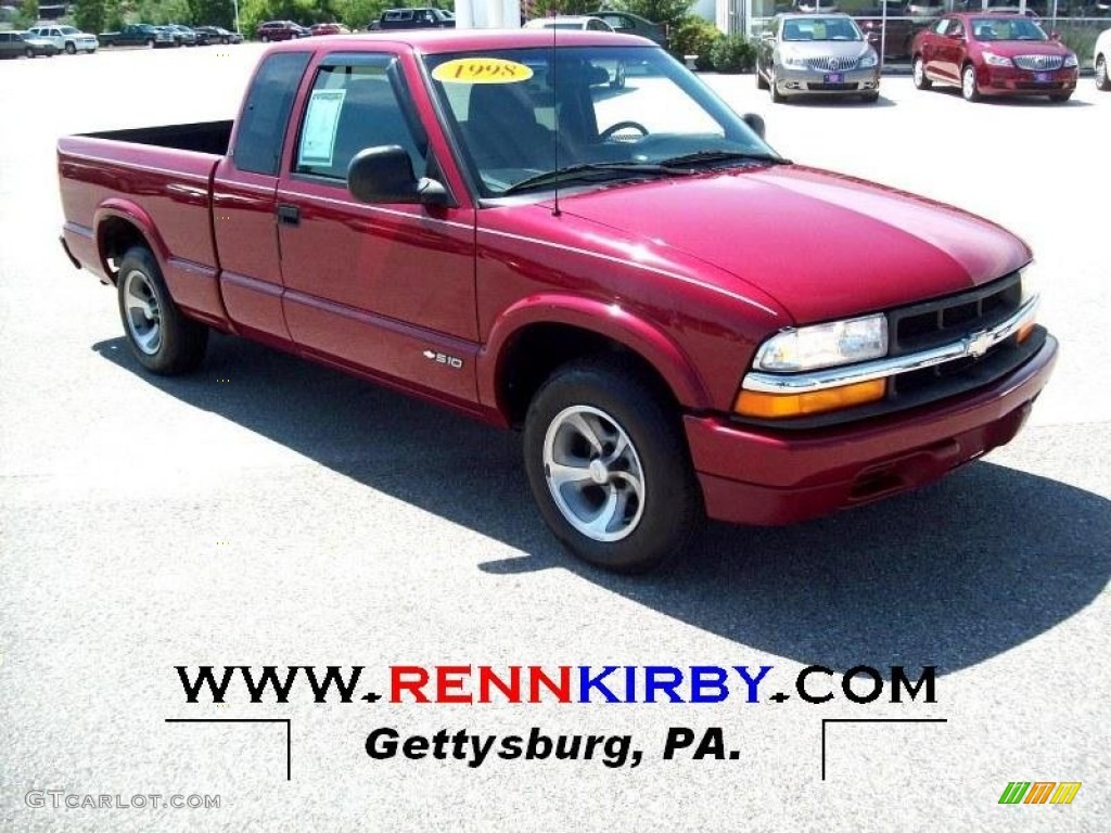 1998 S10 LS Extended Cab - Medium Red Metallic / Graphite photo #1