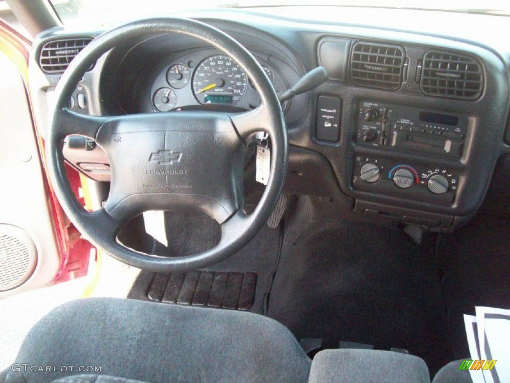 1998 S10 LS Extended Cab - Medium Red Metallic / Graphite photo #8