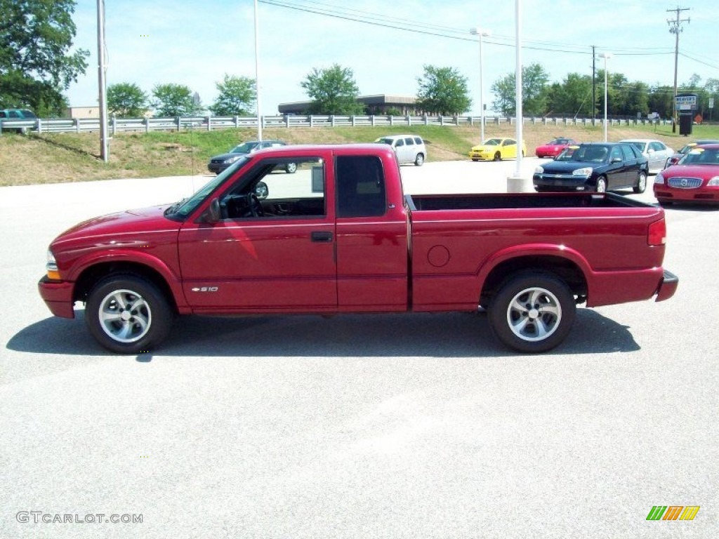 1998 S10 LS Extended Cab - Medium Red Metallic / Graphite photo #12