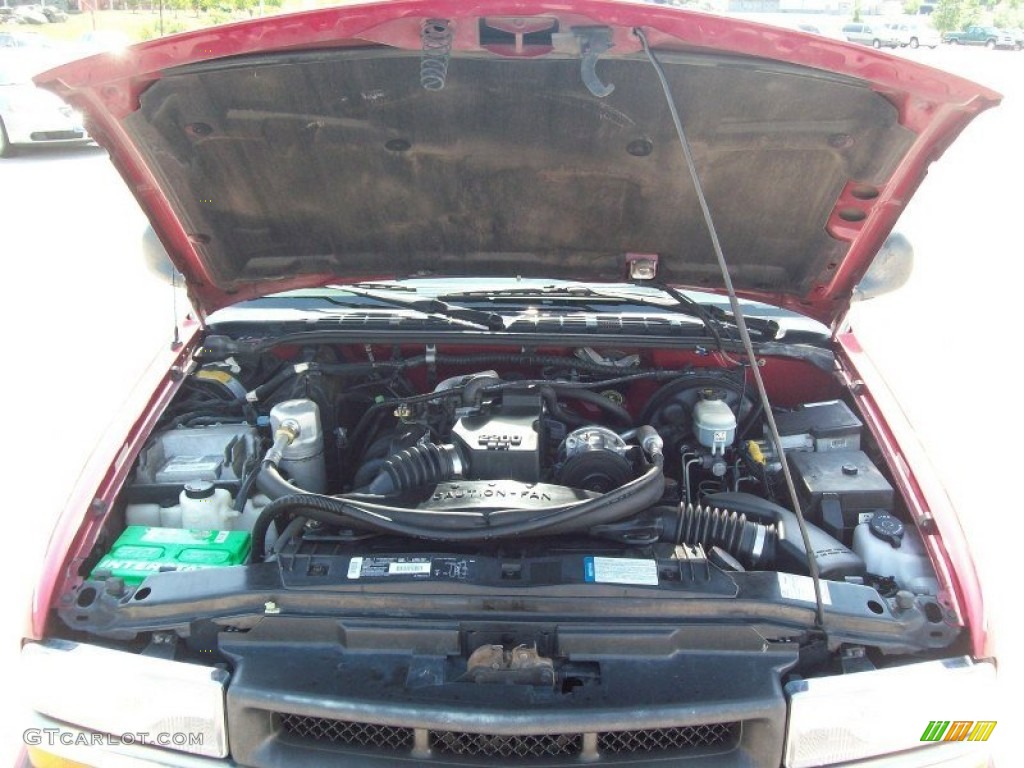 1998 S10 LS Extended Cab - Medium Red Metallic / Graphite photo #14