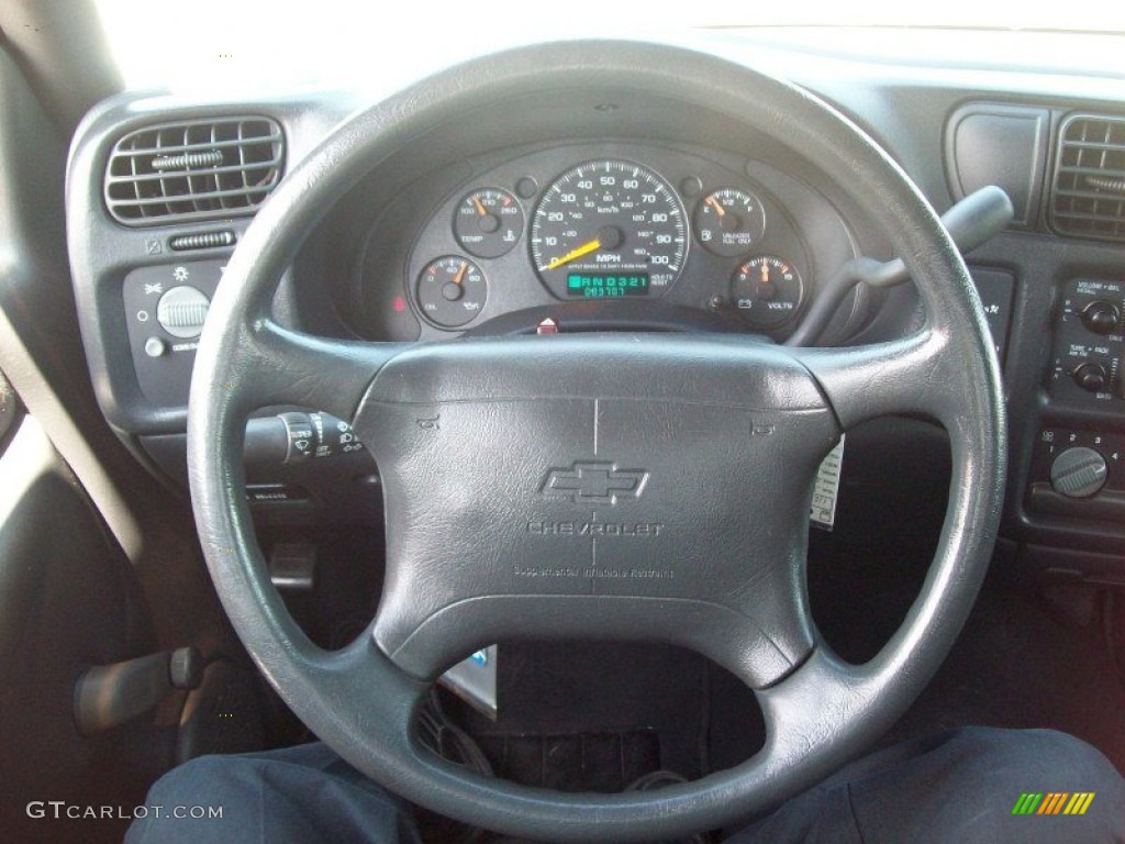 1998 S10 LS Extended Cab - Medium Red Metallic / Graphite photo #23
