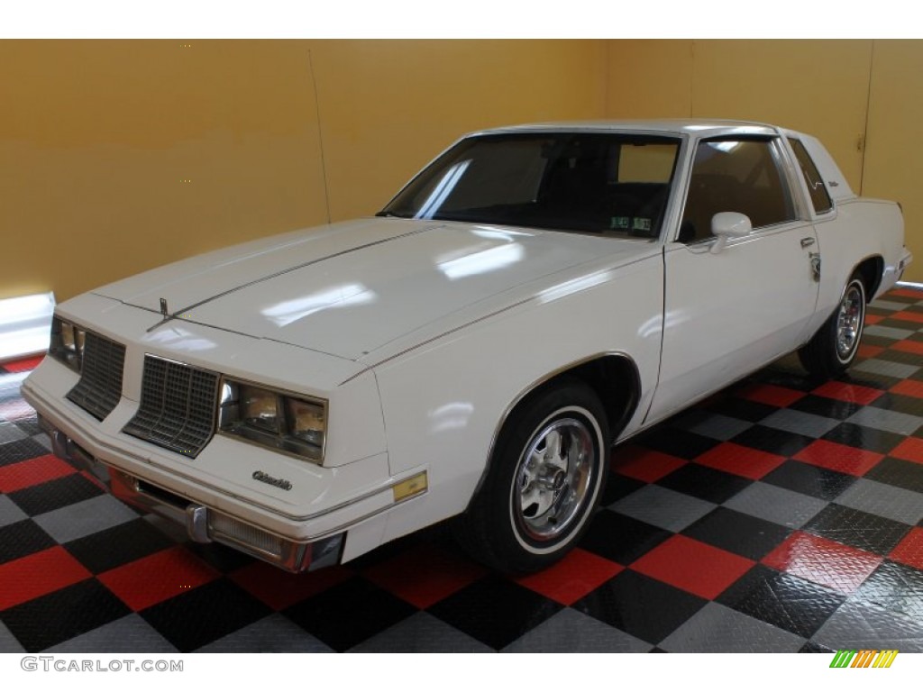 1985 Cutlass Supreme Coupe - White / Dark Red photo #2