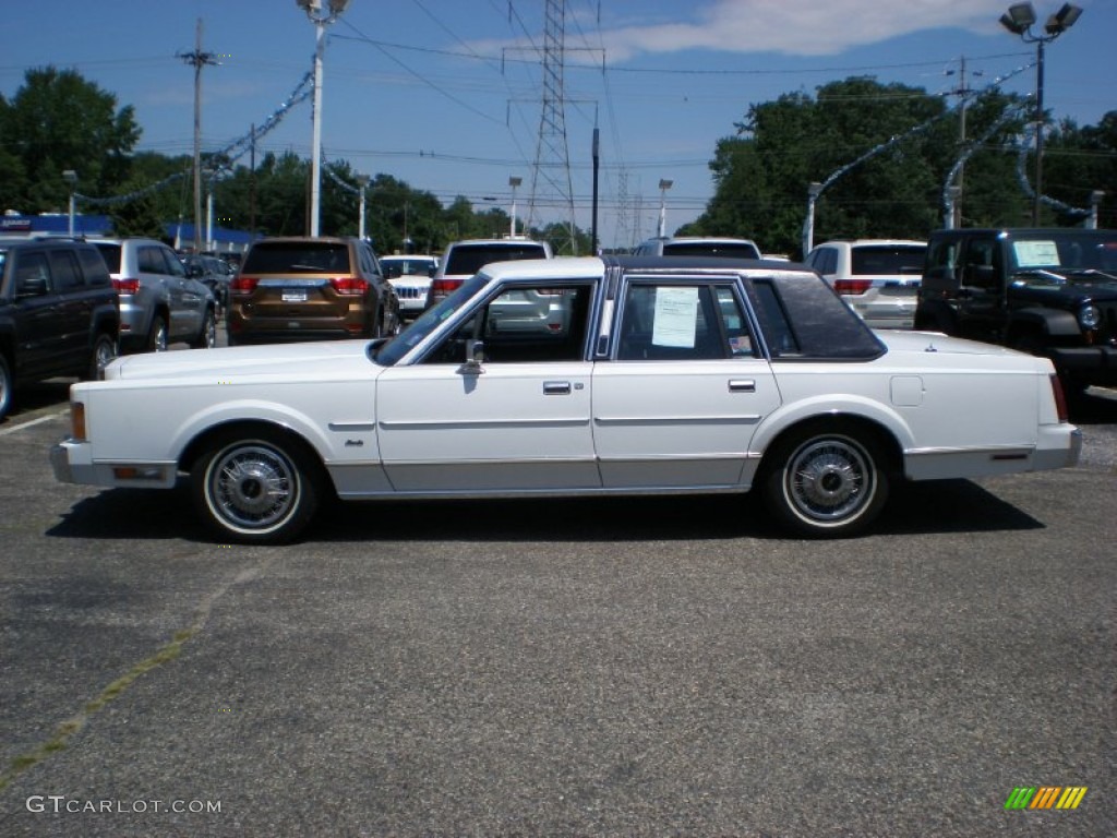 Oxford White 1989 Lincoln Town Car Standard Town Car Model Exterior Photo #52482233