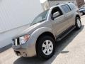 Granite Metallic - Pathfinder LE 4x4 Photo No. 2