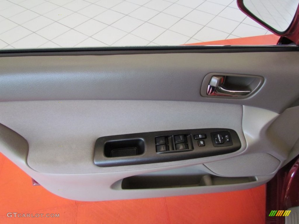 2005 Toyota Camry LE V6 Gray Door Panel Photo #52483883