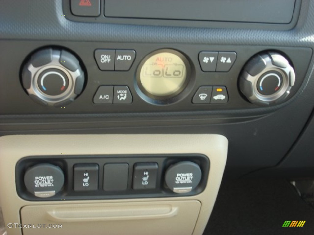 2011 Honda Ridgeline RTL Controls Photo #52483913
