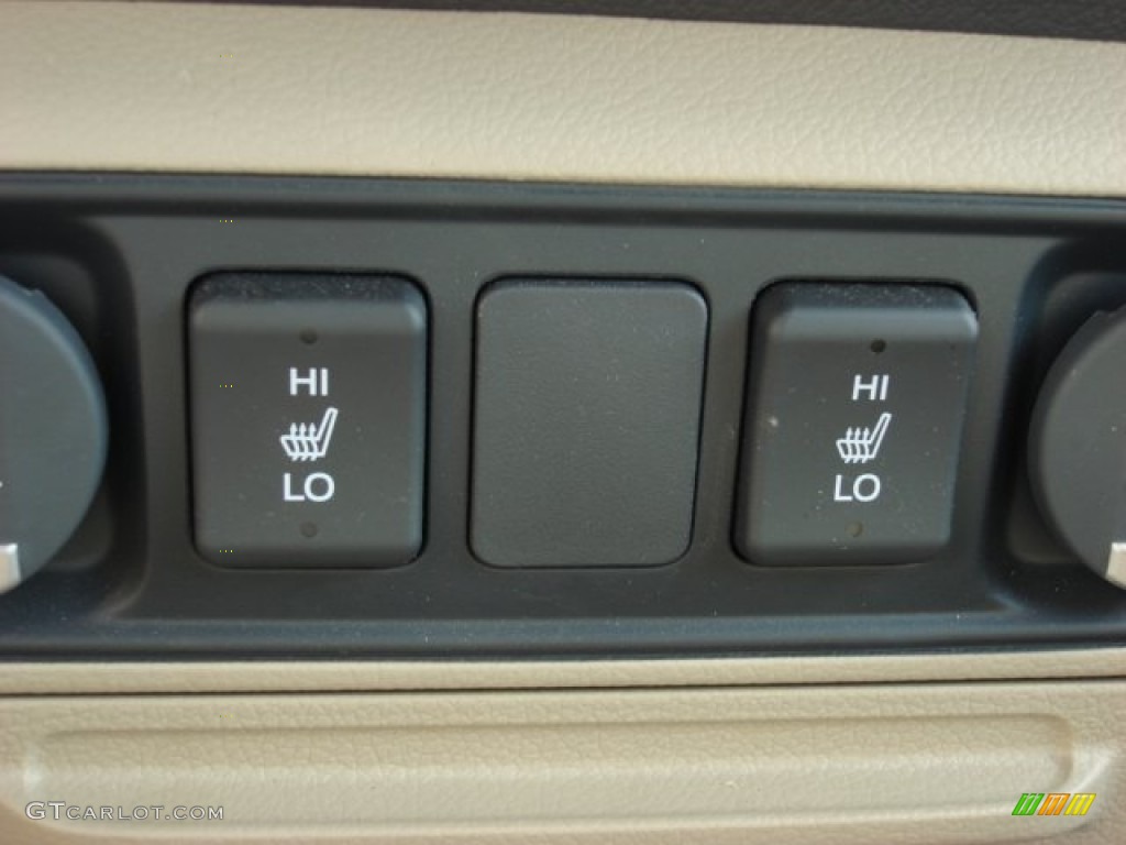 2011 Honda Ridgeline RTL Controls Photo #52483925