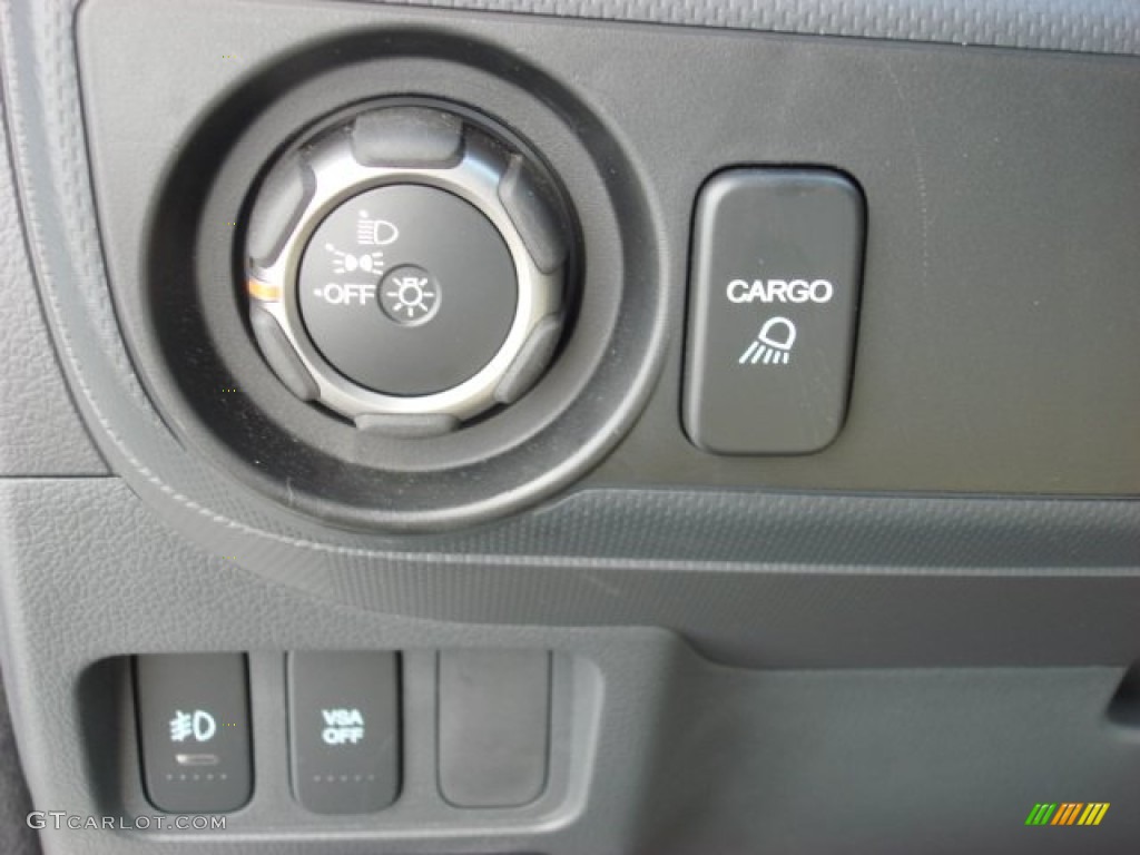 2011 Honda Ridgeline RTL Controls Photo #52483982
