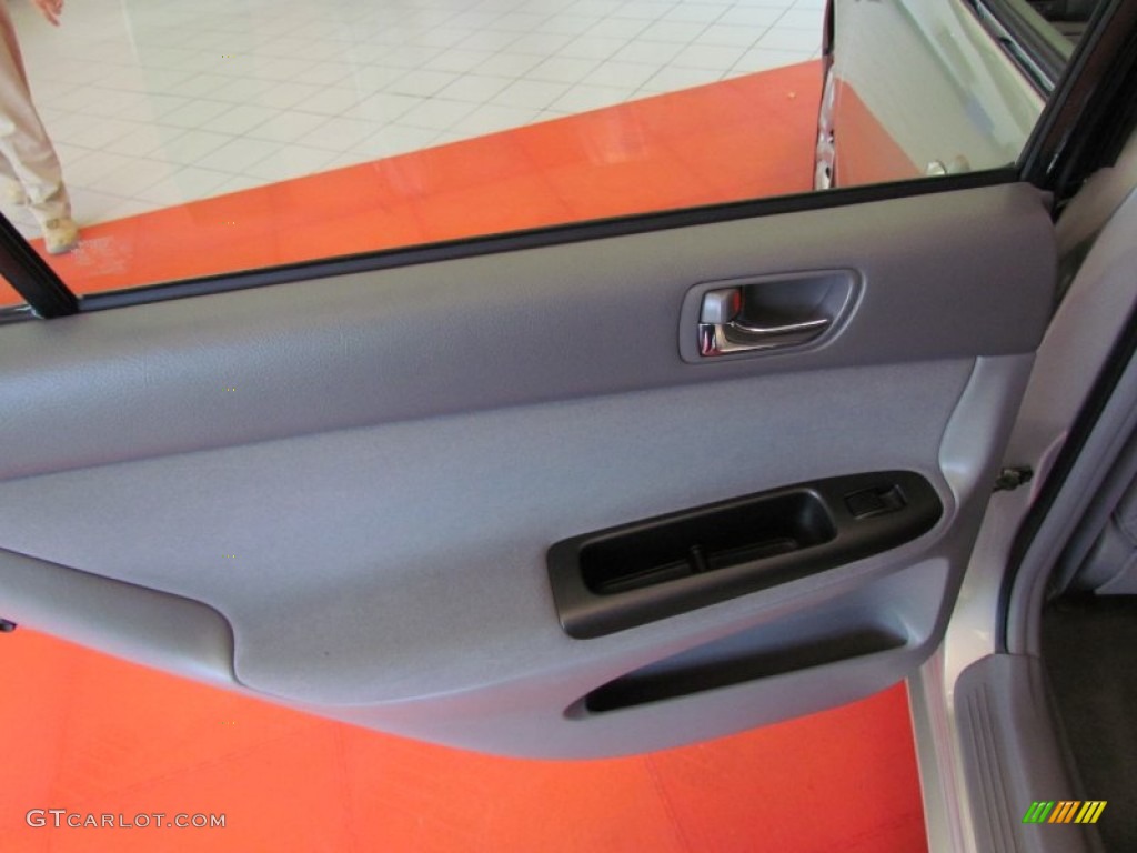 2006 Toyota Camry LE Stone Gray Door Panel Photo #52484228