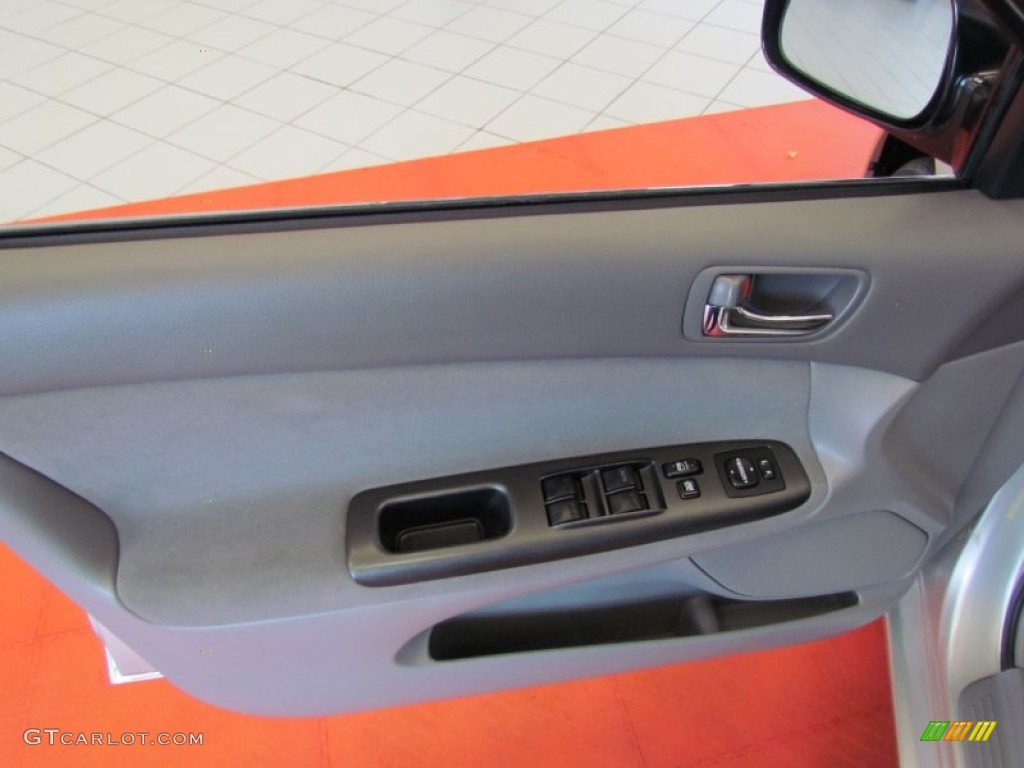 2006 Toyota Camry LE Stone Gray Door Panel Photo #52484279