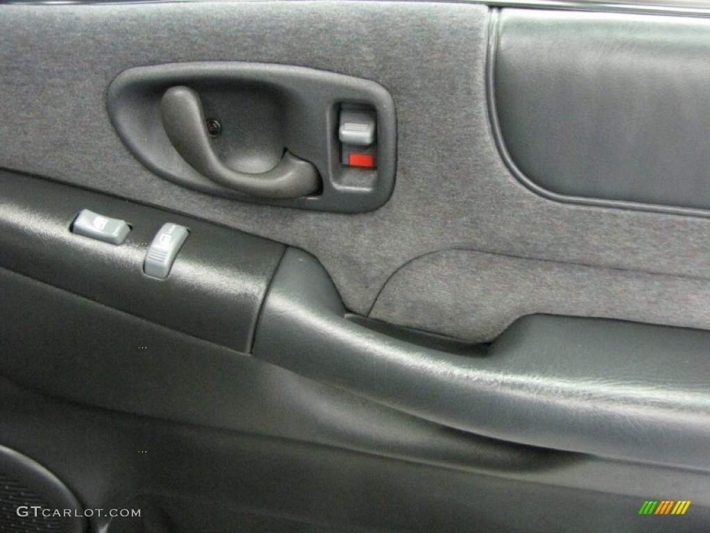 2000 S10 Xtreme Extended Cab - Onyx Black / Graphite photo #17