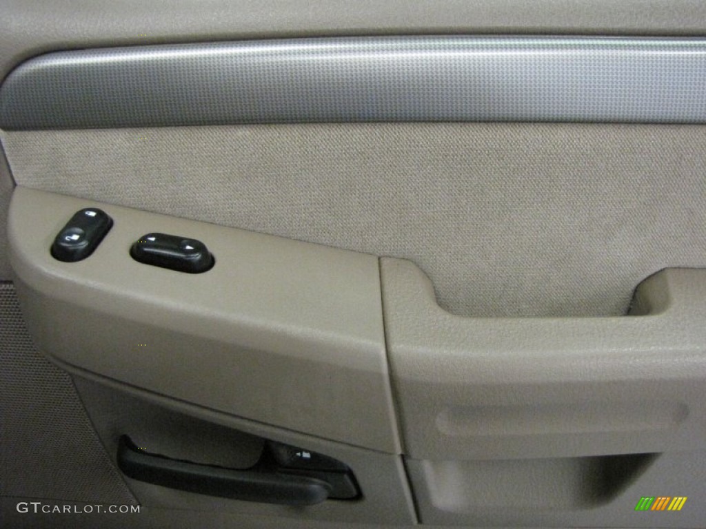2004 Explorer XLT 4x4 - Mineral Grey Metallic / Graphite photo #17