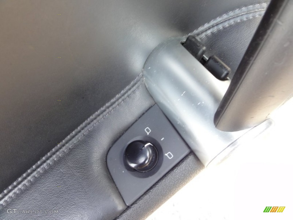 2000 Audi TT 1.8T quattro Coupe Controls Photo #52491650