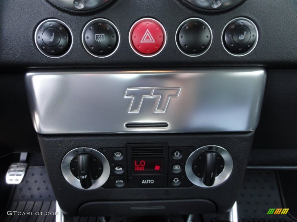2000 Audi TT 1.8T quattro Coupe Controls Photo #52492025