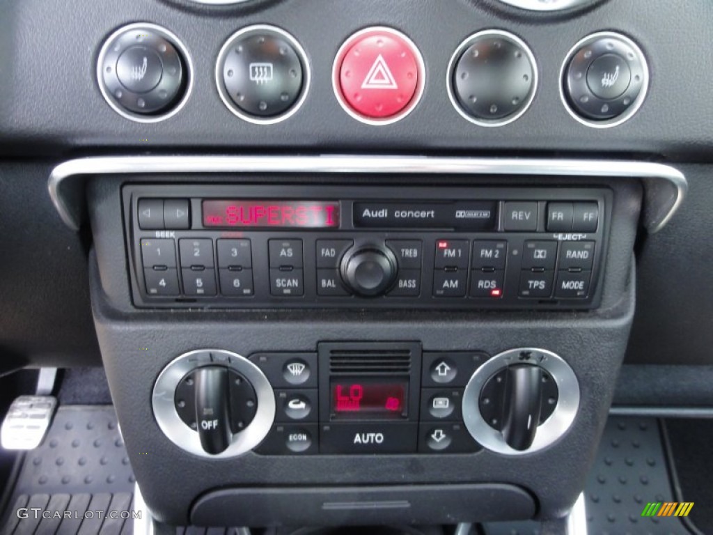 2000 Audi TT 1.8T quattro Coupe Controls Photo #52492037