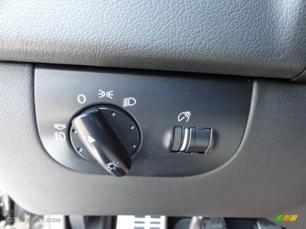 2000 Audi TT 1.8T quattro Coupe Controls Photo #52492163