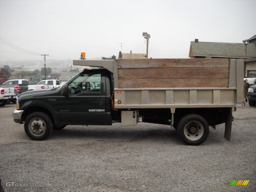 2002 F550 Super Duty XL Regular Cab 4x4 Dump Truck - Dark Highland Green Metallic / Medium Parchment photo #1