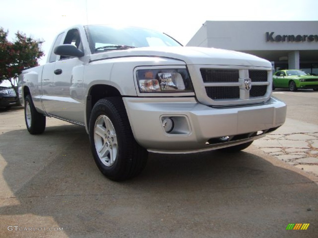 2011 Dakota Big Horn Extended Cab - Bright Silver Metallic / Dark Slate Gray/Medium Slate Gray photo #1