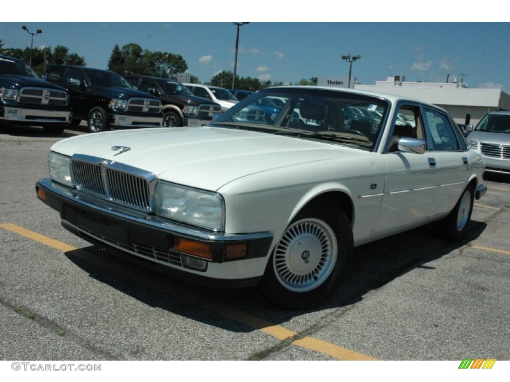 1993 XJ XJ6 Sedan - Glacier White / Tan photo #3