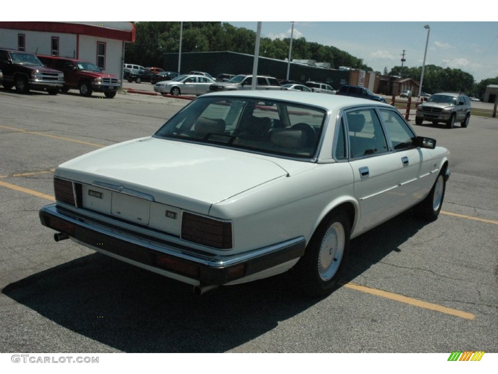 1993 XJ XJ6 Sedan - Glacier White / Tan photo #6