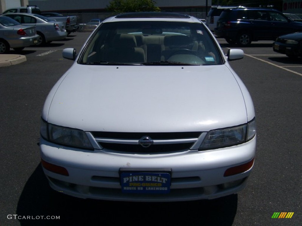 1998 Maxima  - Arctic White Pearl Metallic / Beige photo #2