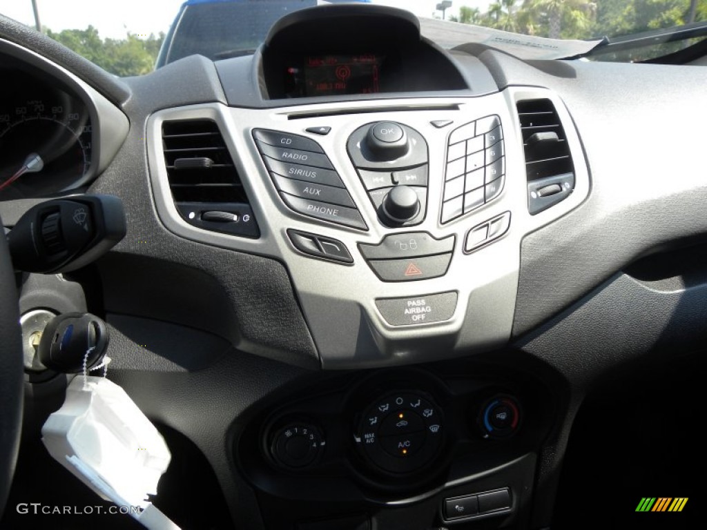 2011 Ford Fiesta SEL Sedan Controls Photo #52503684
