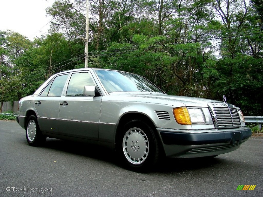 Astro Silver Metallic 1990 Mercedes-Benz E Class 300 D Sedan Exterior Photo #52504356