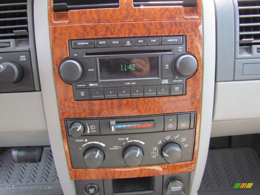 2007 Dodge Durango SLT 4x4 Controls Photo #52504575