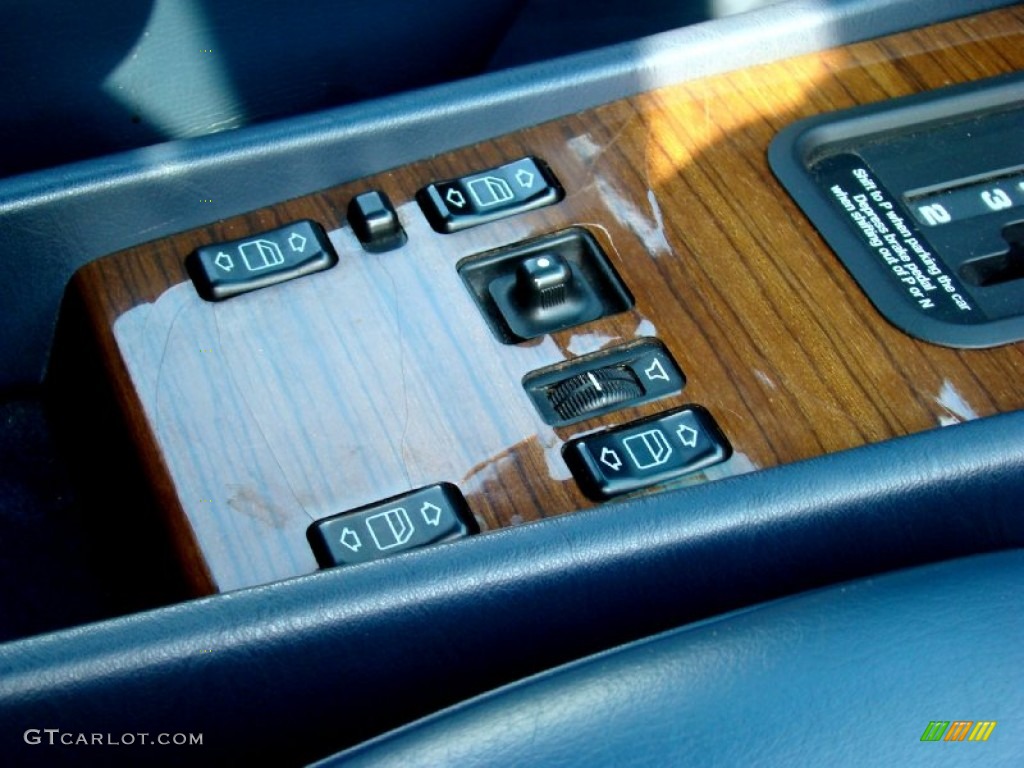 1990 Mercedes-Benz E Class 300 D Sedan Controls Photo #52505034