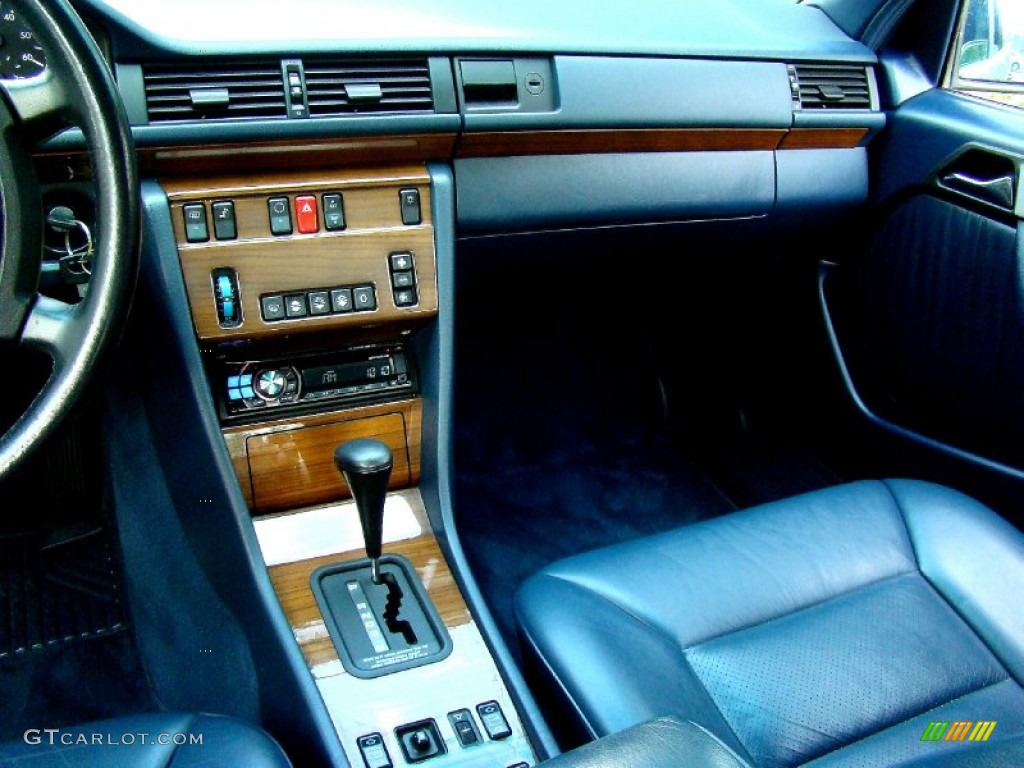 1990 Mercedes-Benz E Class 300 D Sedan Blue Dashboard Photo #52505415