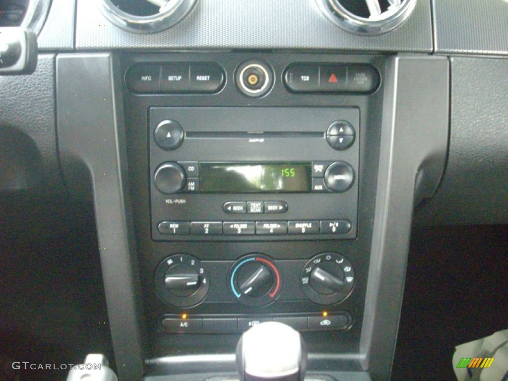 2007 Ford Mustang GT Coupe Controls Photo #52506394
