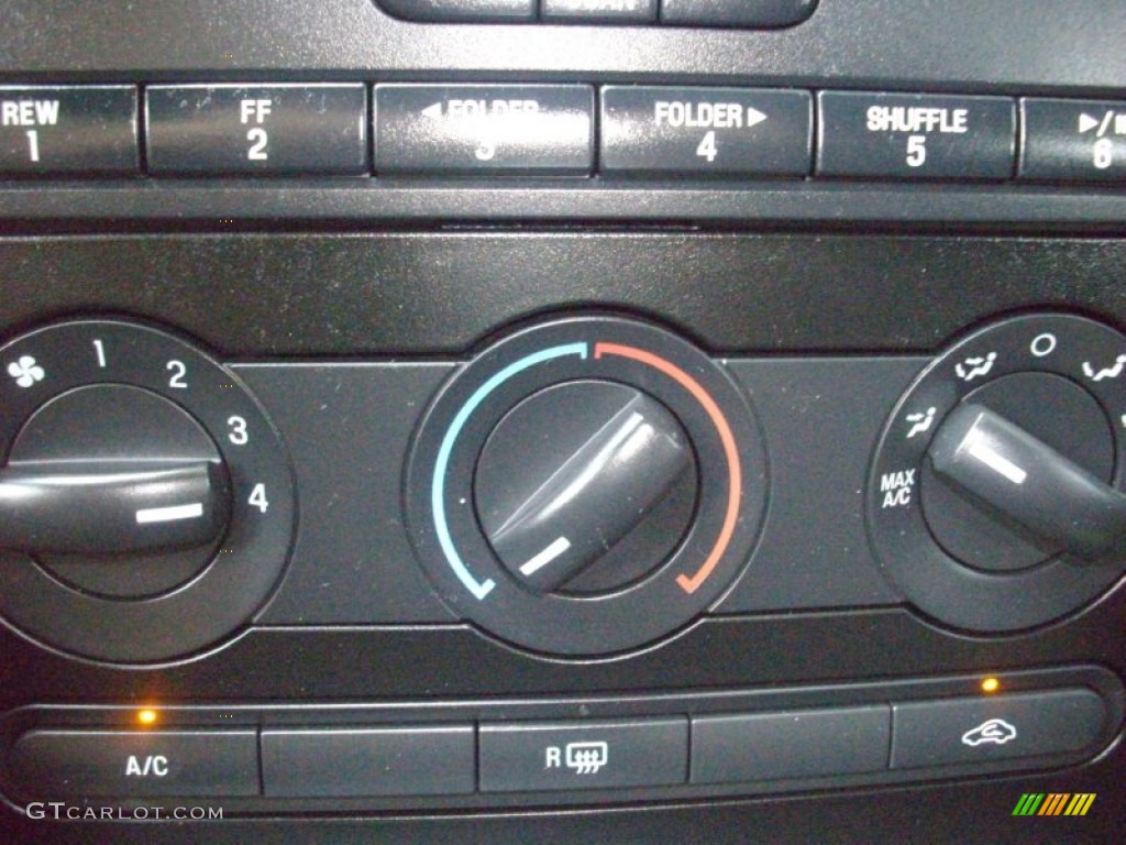 2007 Ford Mustang GT Coupe Controls Photos
