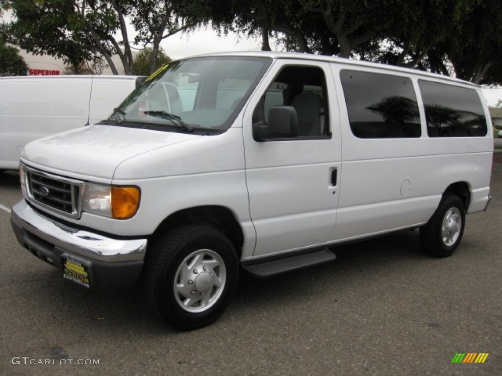 2007 E Series Van E150 Passenger - Oxford White / Medium Flint Grey photo #3