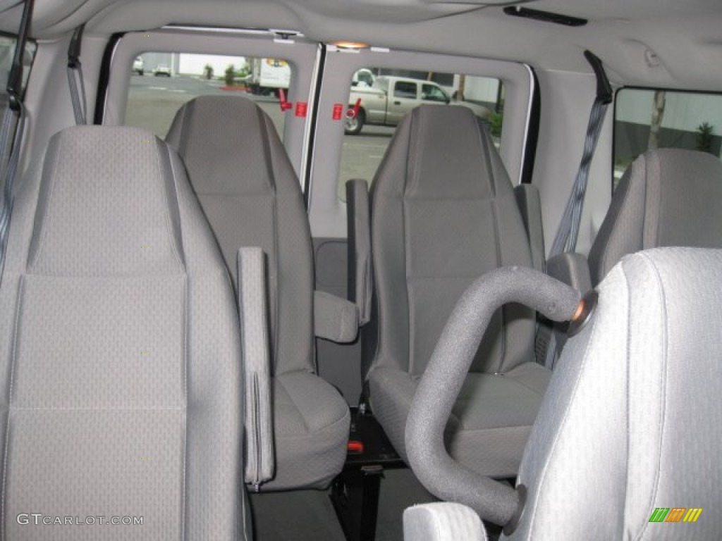 2007 E Series Van E150 Passenger - Oxford White / Medium Flint Grey photo #9