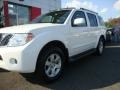 2008 Avalanche White Nissan Pathfinder SE 4x4  photo #2