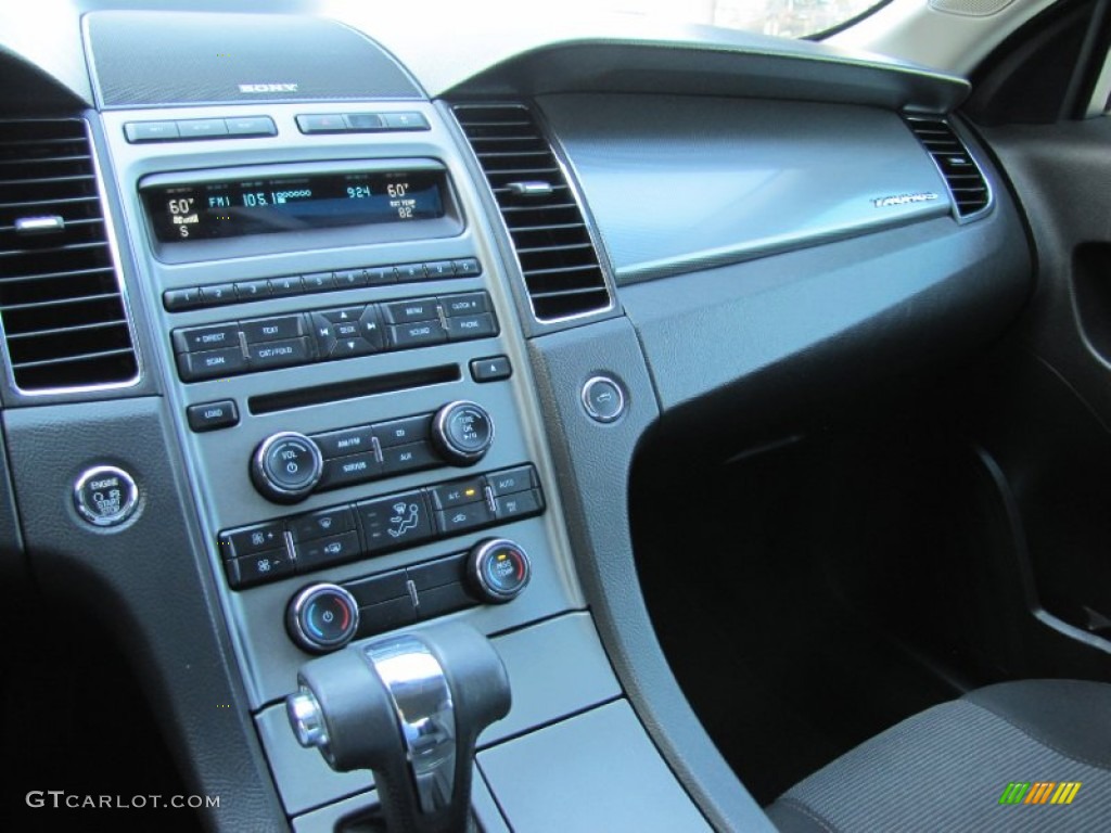 2010 Ford Taurus SEL AWD Controls Photo #52508451