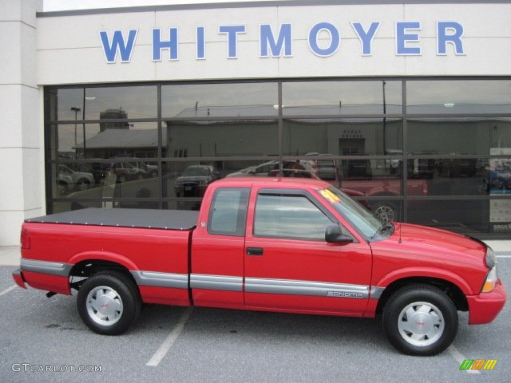 1998 Sonoma SLE Extended Cab - Apple Red / Graphite photo #1