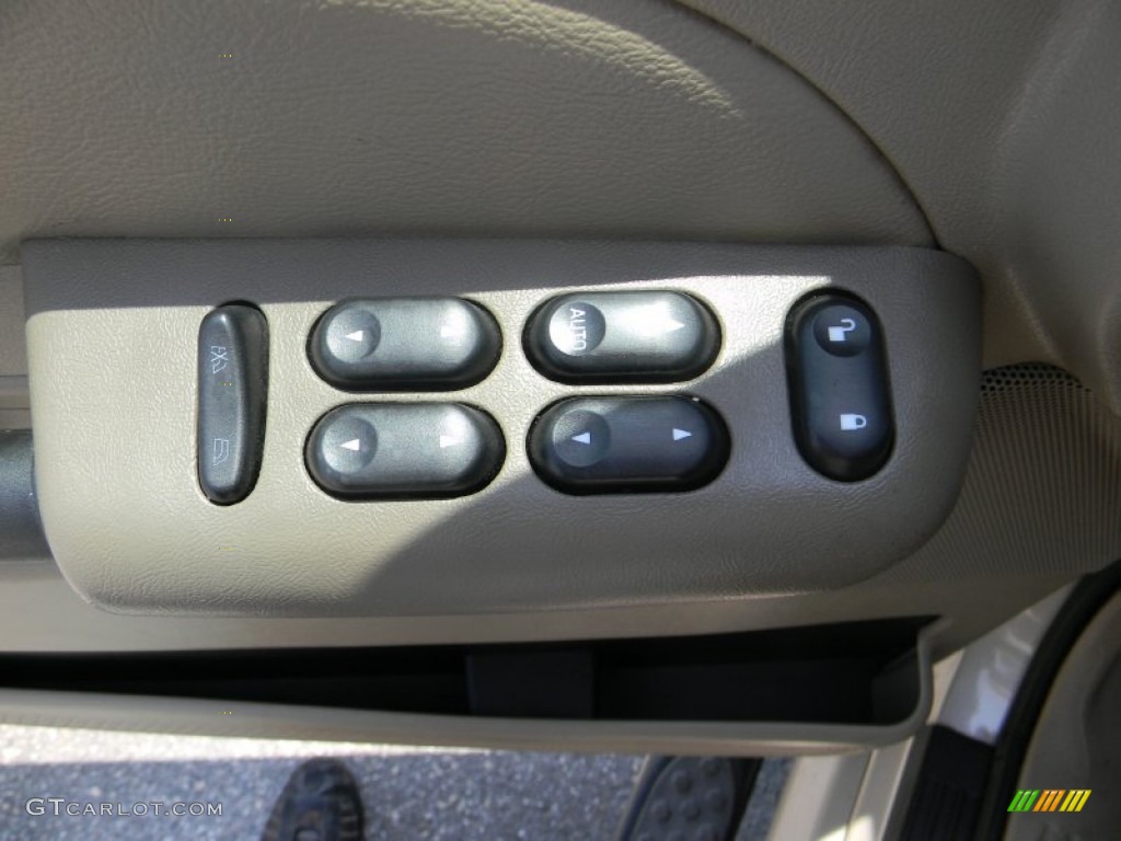 2005 Ford Explorer Sport Trac XLT 4x4 Controls Photo #52517250