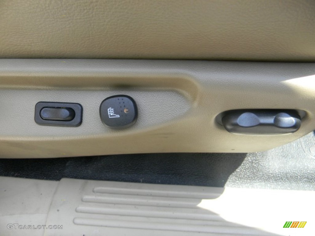 2005 Ford Explorer Sport Trac XLT 4x4 Controls Photo #52517316