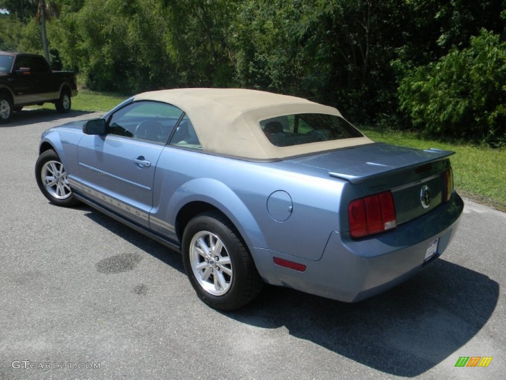 2007 Mustang V6 Deluxe Convertible - Windveil Blue Metallic / Light Graphite photo #9