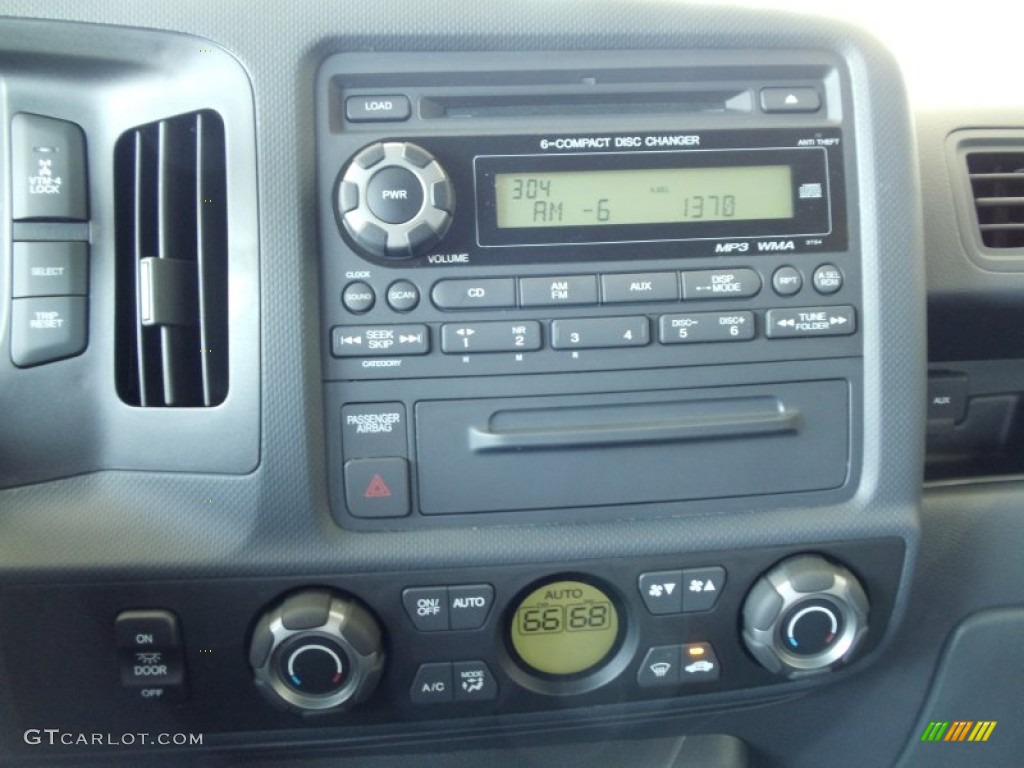2010 Honda Ridgeline RTS Controls Photo #52520079